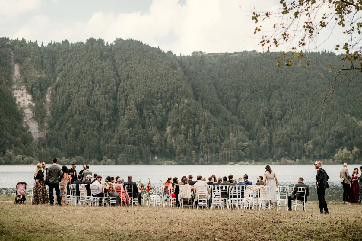 A lagoa e as montanhas antes da cerimónia