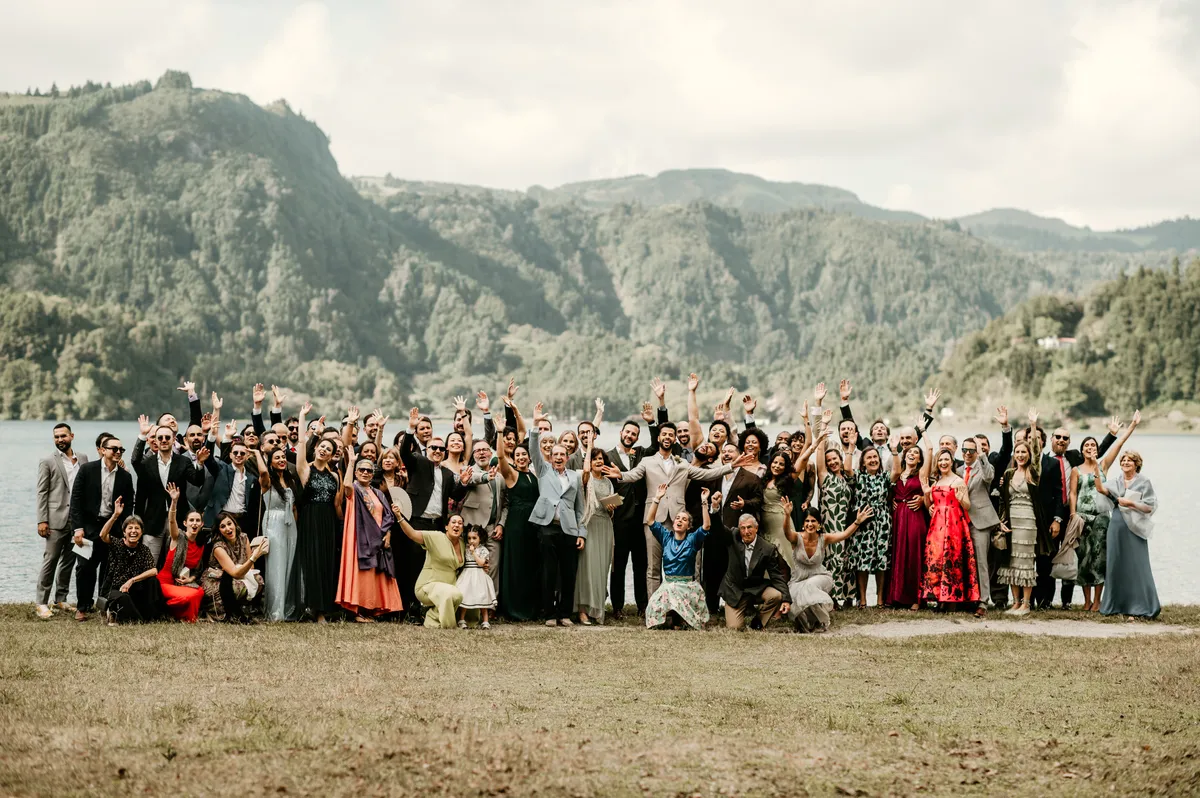 Fotografia de grupo à beira da lagoa